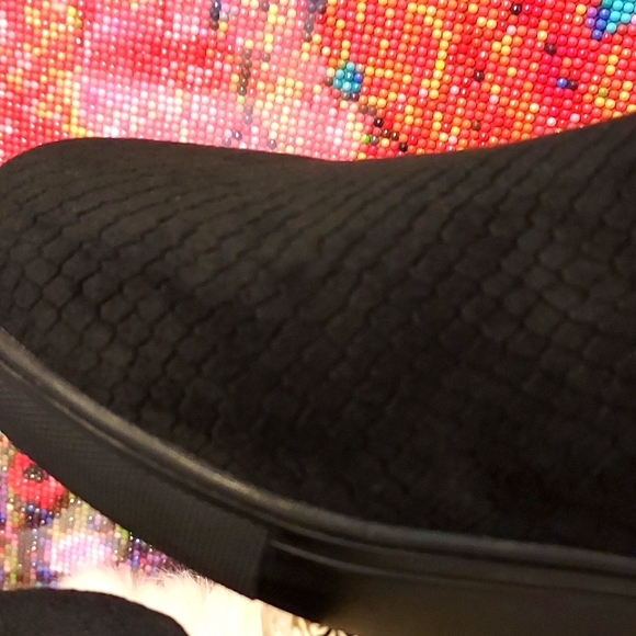 Womens CocoNuts by Matisse Harlan Velvet Slip-on Sneakers - Picture 10 of 11